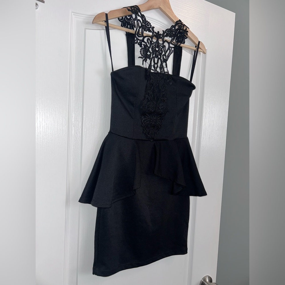 Windsor Black strapless Lace Halter detail  peplum Lace Mini Dress - Picture 9 of 16